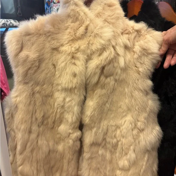 Adrienne Landau Cream Fur Vest - Picture 2 of 4